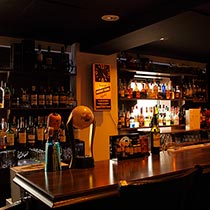 博多駅前　トニーズバー店内