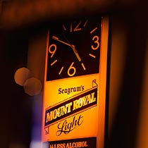 博多駅前　トニーズバー店内